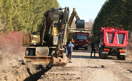 Два дни след ''утре'' строежът на тръбата за Перник все пак тръгна, но вече струва 27 млн. лв.