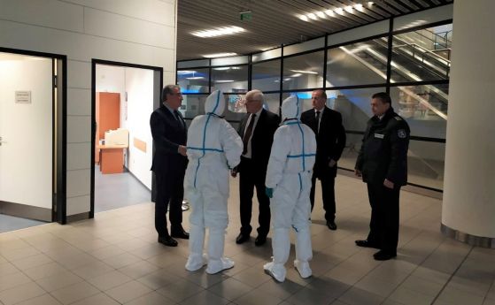 Ананиев инспектира термокамера за коронавируса на летище София