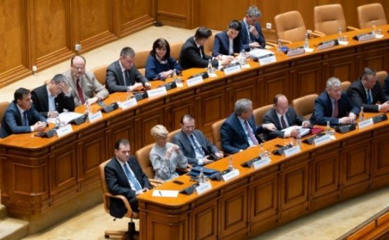 Румънското правителство падна от власт, както и дойде - с вот на недоверие в парламента