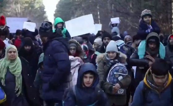 Мигранти в Сърбия атакуват границата с Унгария на път за ЕС