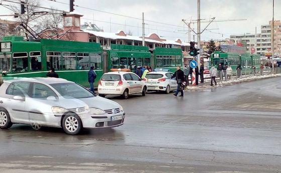 Трамвай блъсна мъж в София