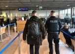 Германската полиция спря 9 души на летището в Дортмунд, тръгнали за Луковмарш