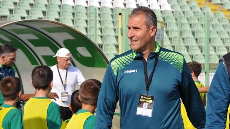 Наш треньор спечели дело във ФИФА