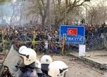 Гърция спира да приема молби за убежище, ще депортира мигрантите обратно в Турция