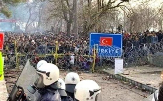 Гърция спира да приема молби за убежище, ще депортира мигрантите обратно в Турция