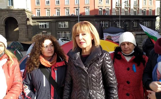 Манолова: И ние ще сме пред МС в подкрепа на майките и медицинските сестри