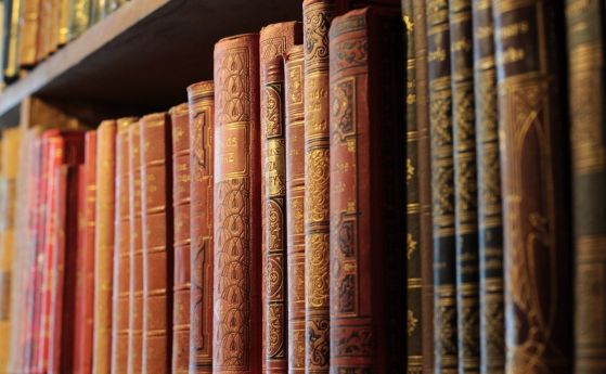 Изследване: Четенето на класически романи ни прави по-умни