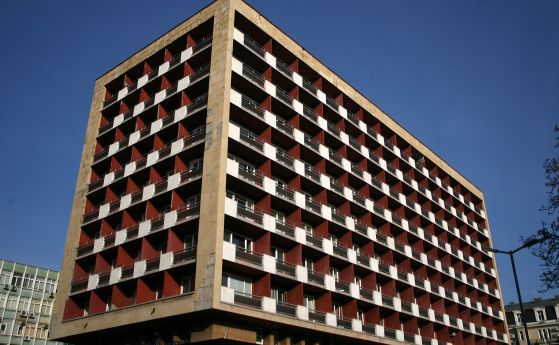 Събарят хотел Рила в София и вдигат 'една идея' по-висока сграда с голям паркинг на негово място