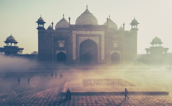 Индия спира туристическите визи до 15 април