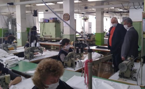 Борисов от Калофер: Възрастните ще пазаруват само сутрин и се прибират (видео)
