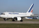 Air France няма да съкращава служителите си, но 45 000 от тях вече са ''частично безработни''