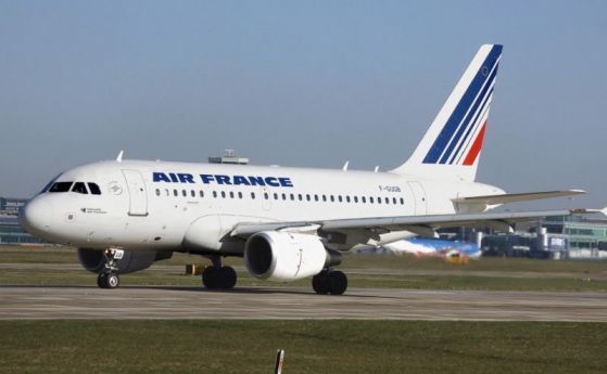 Air France няма да съкращава служителите си, но 45 000 от тях вече са ''частично безработни''