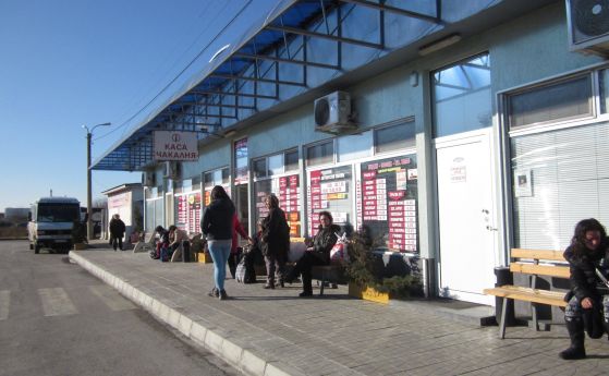 В Ловеч спряха автобусите до 21 села, остана само един за София