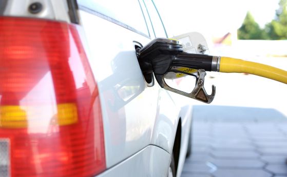 Продажбата на горива намаля с над 60% в България