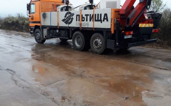 Тежка верижна катастрофа затвори магистрала 'Марица', двама за загинали (обновена)