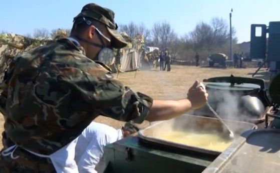Как изглежда тренировката за разгръщане на военно-полева болница и кухня за 400 души (видео)