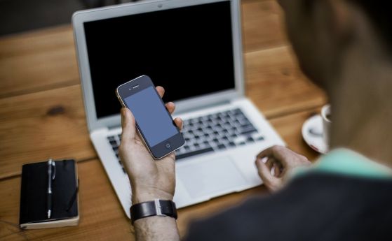 11% от работодателите у нас дават служебен лаптоп или телефон на служителите: последни сме в ЕС