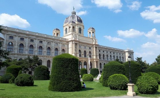 Австрия отваря музеите, масовите мероприятия остават под забрана