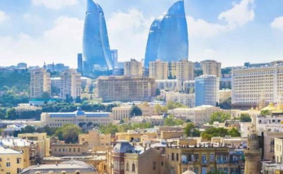 Задържаха двама българи в Баку заради атака на банковия сектор