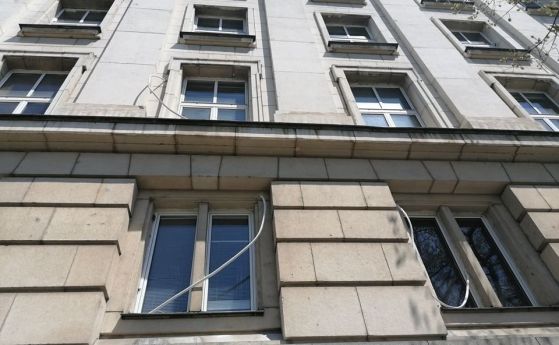 Сигнал: Дупчат Софийския университет, за да сложат климатици