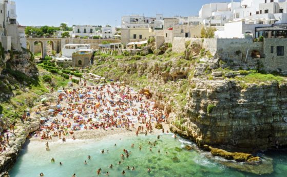 В Италия предлагат ''антивирусен плаж'' и ''отпускарски бонуси''
