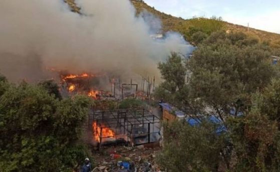 Пожар избухна в бежански лагер в Гърция