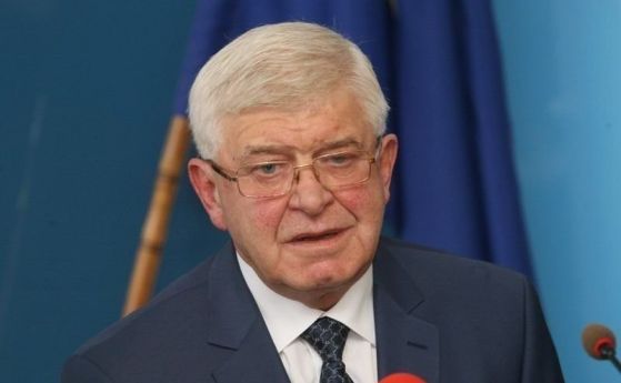 Министър Ананиев забрани износа на определени лекарствени продукти