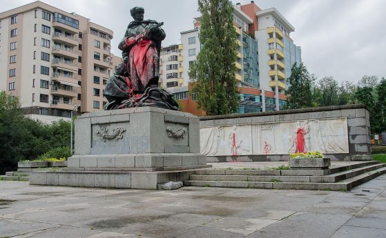 Премахване на съветски паметници в 'Лозенец' предлага кметът Константин Павлов