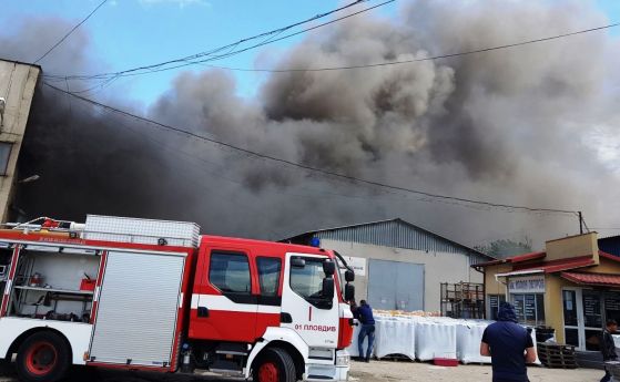 Потушен е големият пожар в Пловдив