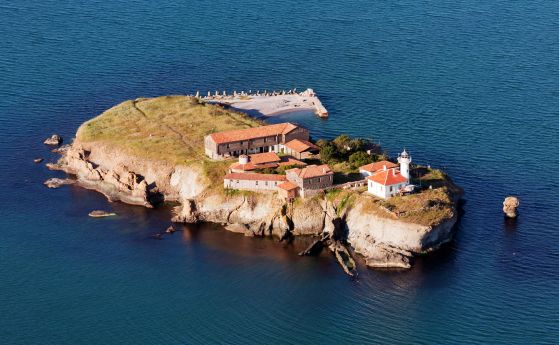 Отварят остров Света Анастасия за туристи днес