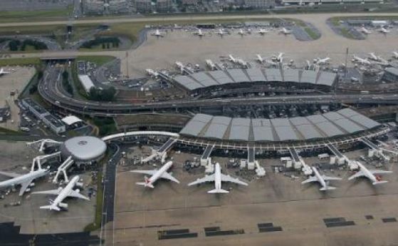 Нови 10 българи са задържани на летище в Париж