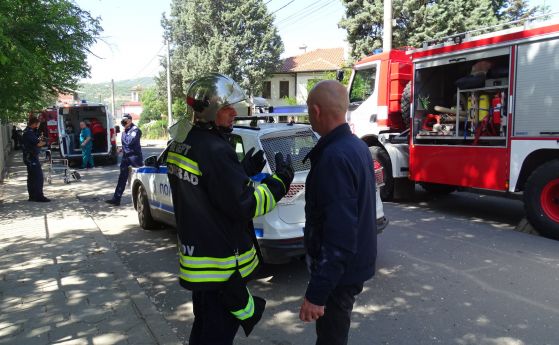 Поставиха под карантина пожарникарите гасили огъня в Дома да възрастни в Благоевград