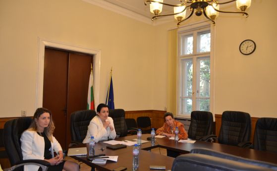 Десислава Танева: България също иска увеличение на бюджета на хоризонталната мярка COVID-19 с повече от 1%