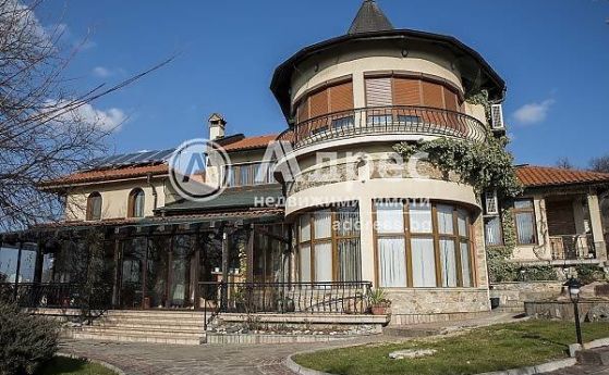Бивш кмет на Хасково продава къща за 300 000, вила за 440 000 евро и хотел за 4 милиона