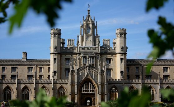 Цялата следваща академична година в Кеймбридж ще се проведе онлайн