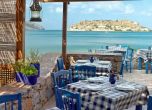 Гърция отваря заведенията от днес, Испания плажовете, у нас свалят цените на чадърите