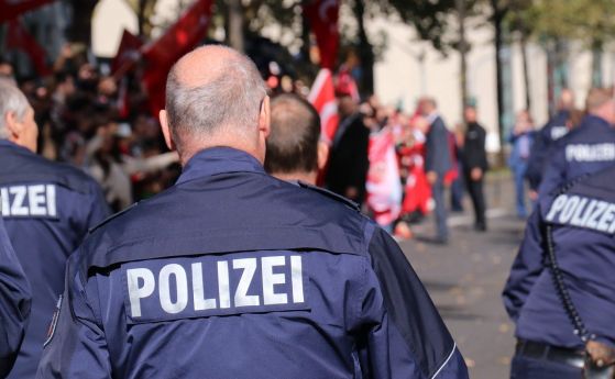 Мъж се вряза с колата си в множество край Мюнхен, петима са ранени