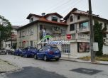 Жандармерия пред къщата на зам.-министър в Ботевград