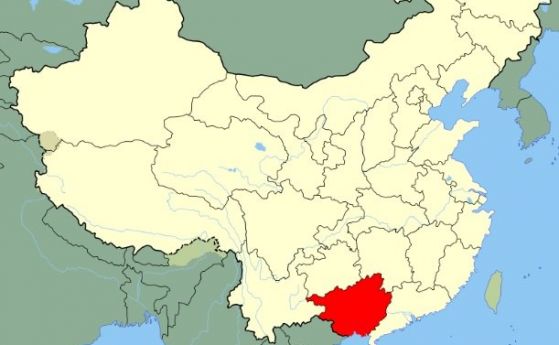 Нападател с нож рани 37 деца и две учителки в детска градина в Китай