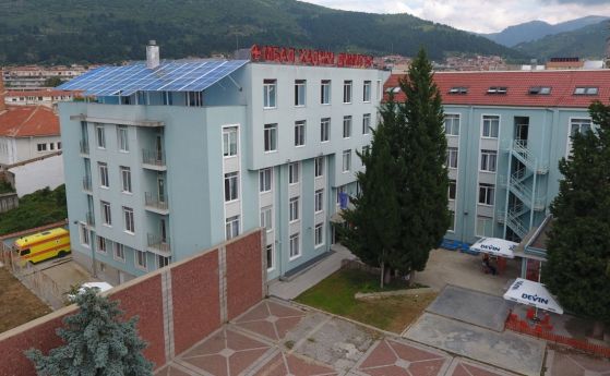 Огнището в Сливен се разраства: 18 медици и персонал от болницата са с COVID-19