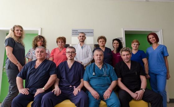 Уникална пластична операция на мъж, свалил 70 кг, извършиха в Александровска