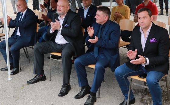 Министрите Кралев и Кирилов гледат боксов турнир между лишени от свобода, канят ги пак в затвора