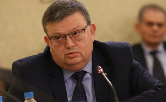 Комисията на Сотир Цацаров се прицели в счетоводителка и лихвар