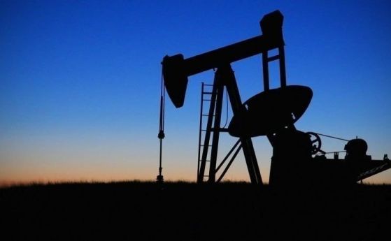 Сривът в цените на петрола продължава