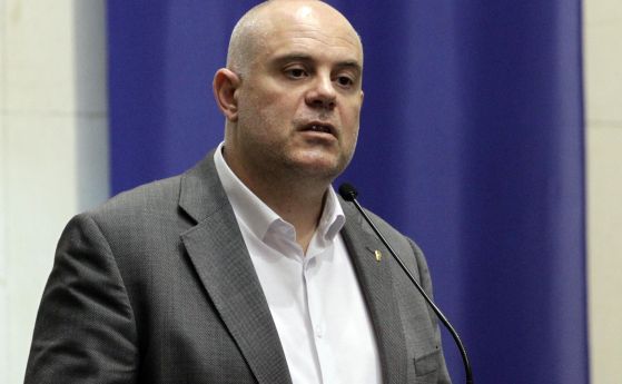Гешев: Не очаквайте да коментирам емоционални изблици на български политици