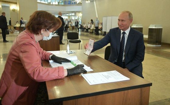 Путин остава завинаги: първи резултати от референдума в Русия