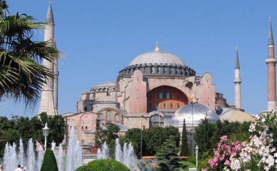 Турция отложи решението за превръщане на "Света София" в джамия