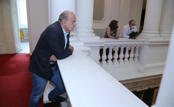РЗИ глобява 24 депутати, нарушили заповедта за носене на маски