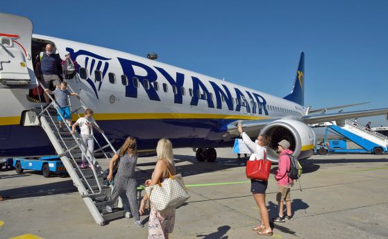 Ryanair възстановява 6 маршрута до Бургас