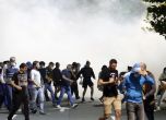 Бунт в Сърбия след въвеждане на полицейски час, протестиращи нахлуха в парламента